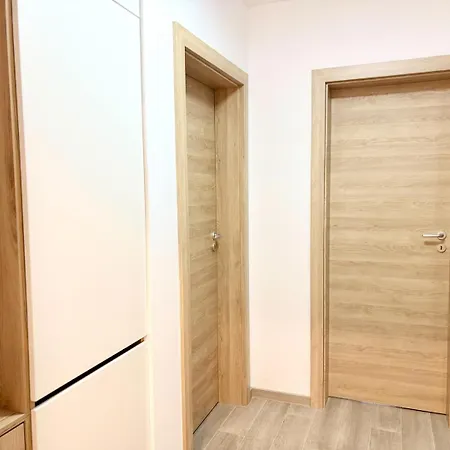 Azure Coast Horizon - Free Parking Apartment